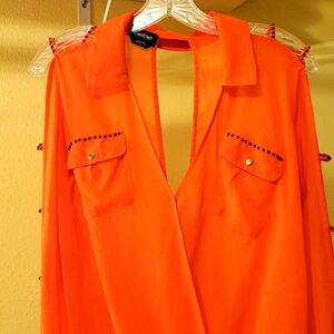 Bebe Keyhole Back Top Small